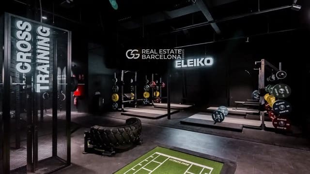 Commercial for sale in El Camp de L'Arpa del Clot, Barcelona city - € 2,950,000 (Ref: 9420150)