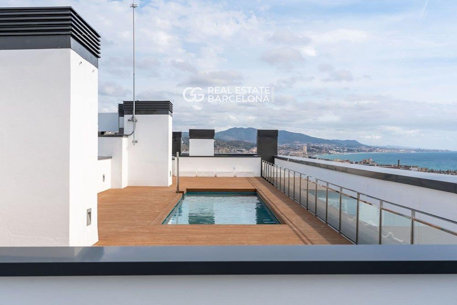 4 makuuhuone Asunto myytävänä paikassa Badalona mukana uima-altaan - 657 000 € (Ref: 9482254)