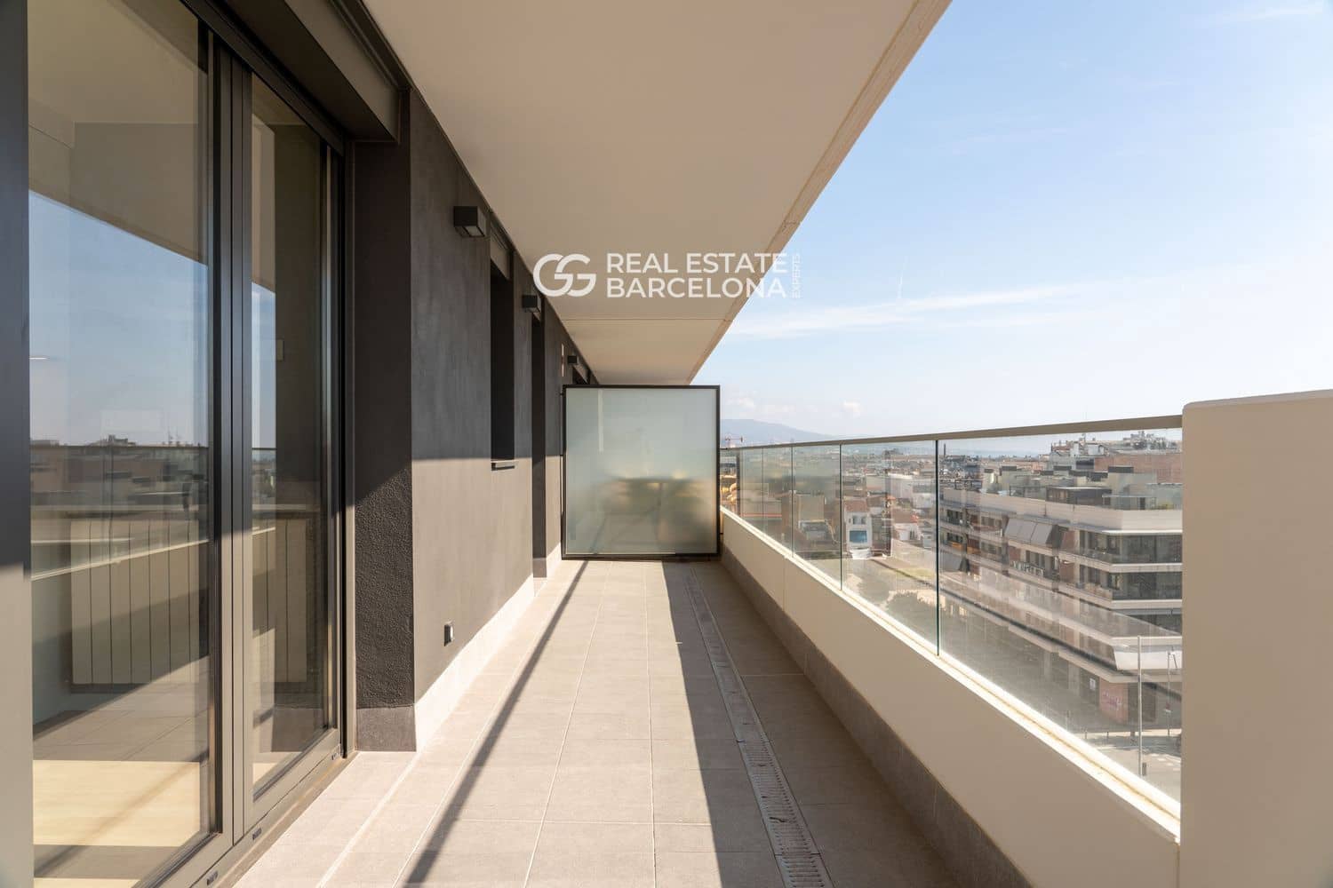 4 makuuhuone Asunto myytävänä paikassa Badalona mukana uima-altaan - 820 000 € (Ref: 9482255)