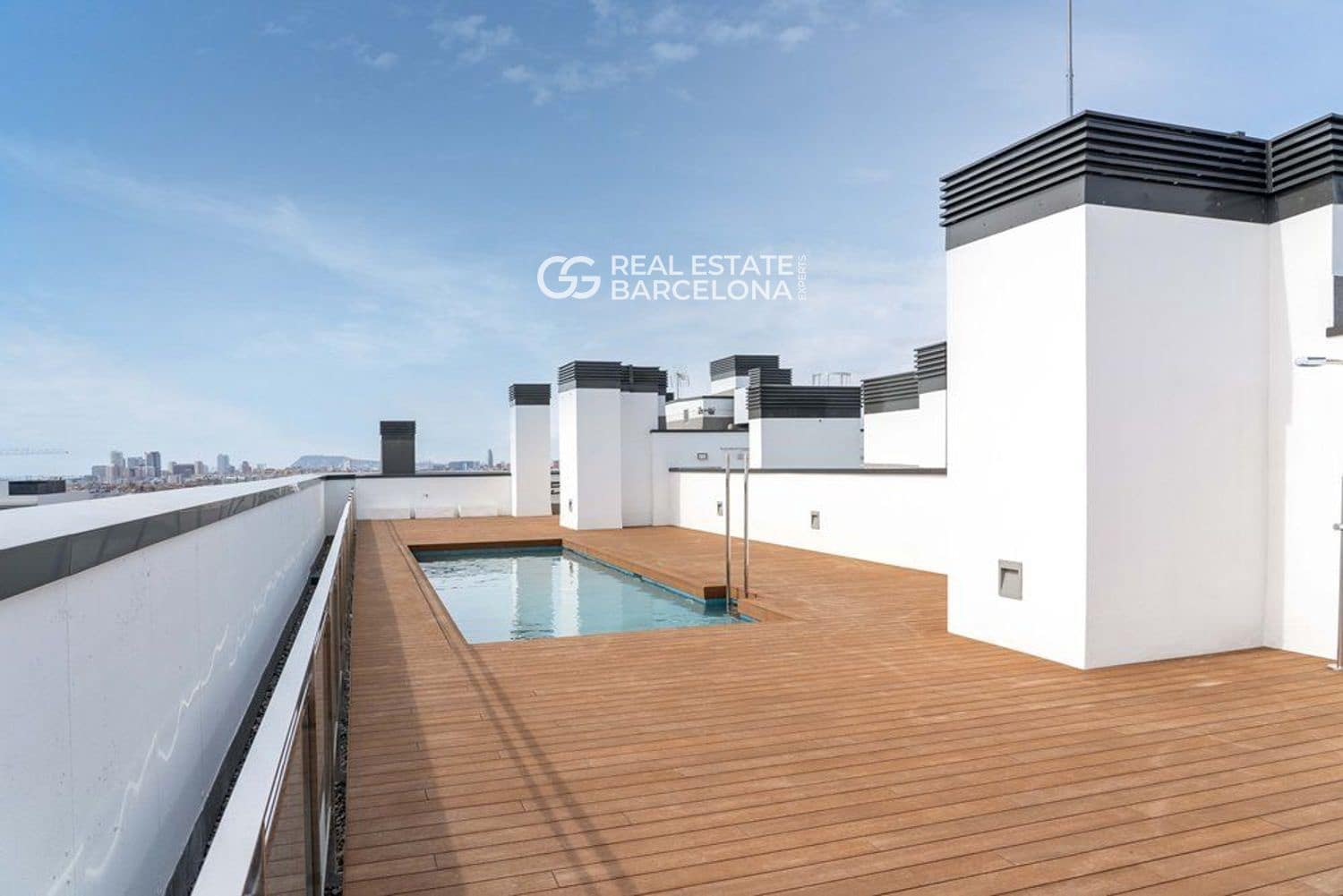 4 makuuhuone Asunto myytävänä paikassa Badalona mukana uima-altaan - 820 000 € (Ref: 9482255)