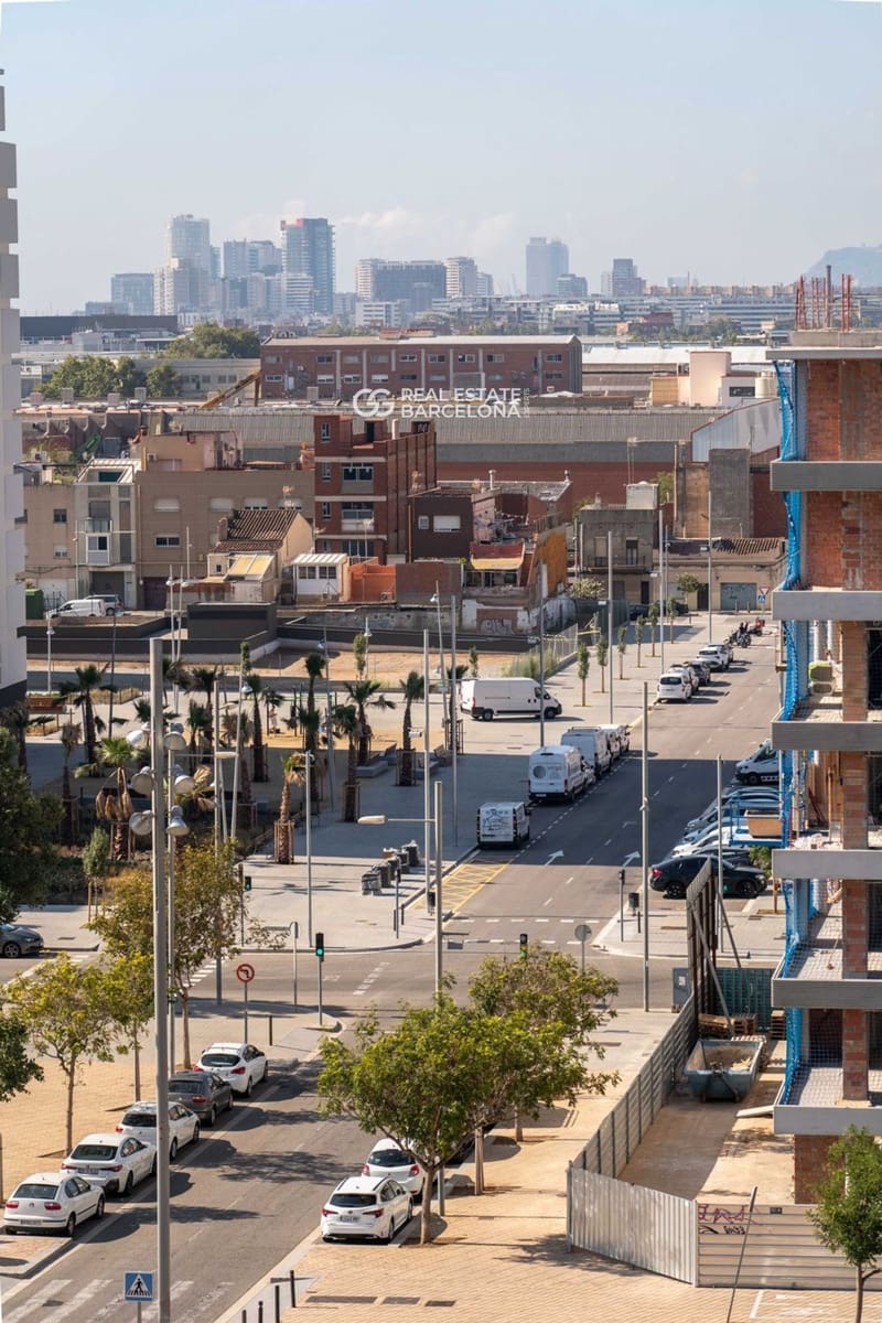 3 bedroom Flat for sale in Badalona with pool - € 547,500 (Ref: 9482256)