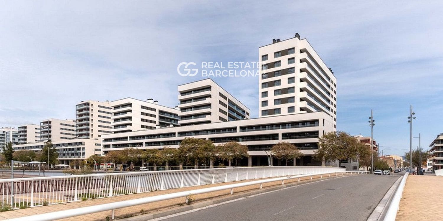 3 bedroom Flat for sale in Badalona with pool - € 547,500 (Ref: 9482256)