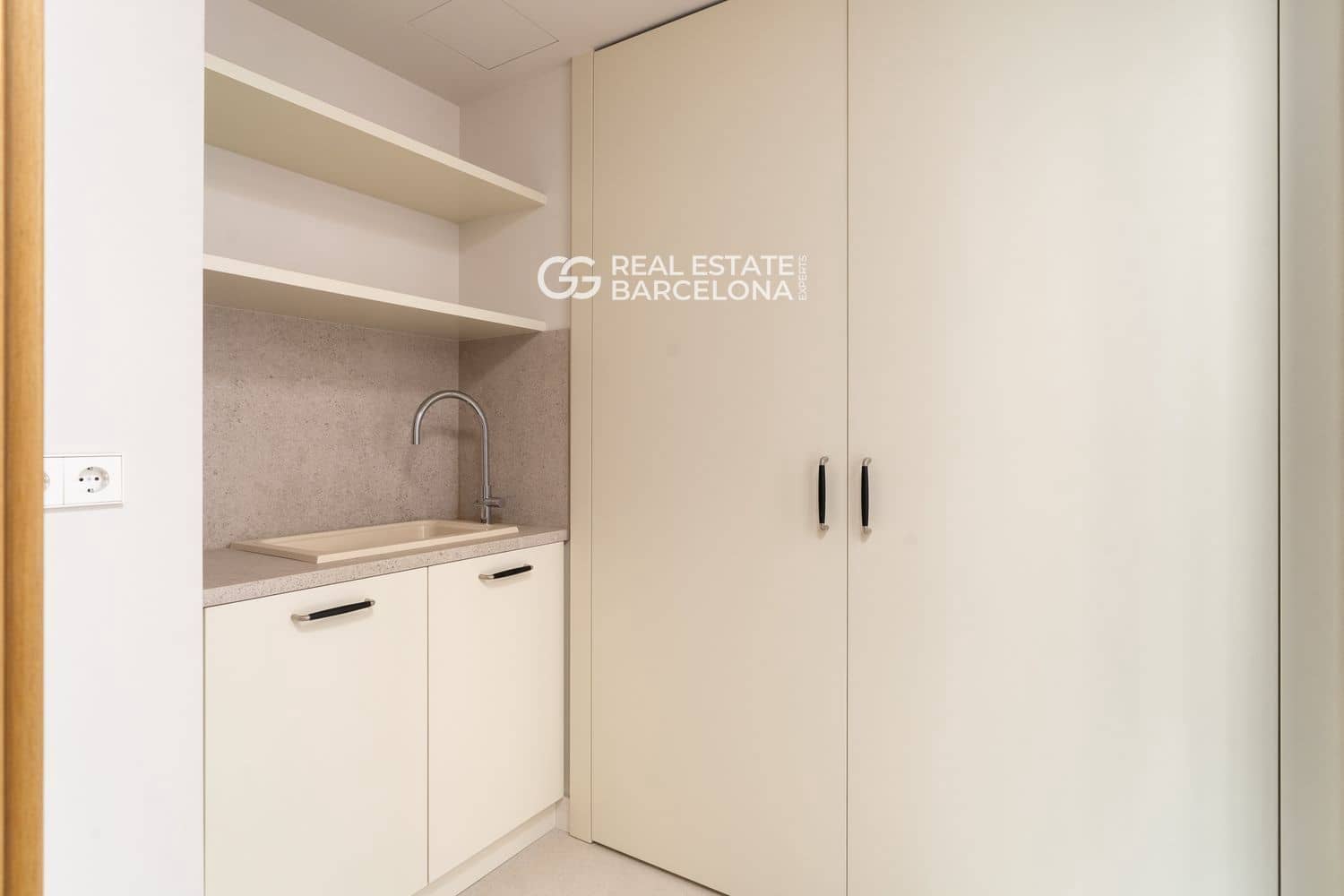 4 bedroom Flat for sale in Barcelona city with pool - € 1,690,000 (Ref: 9482261)