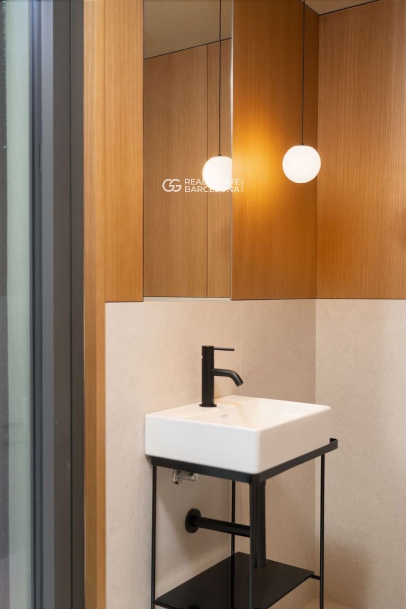 4 bedroom Flat for sale in Barcelona city with pool - € 1,690,000 (Ref: 9482261)