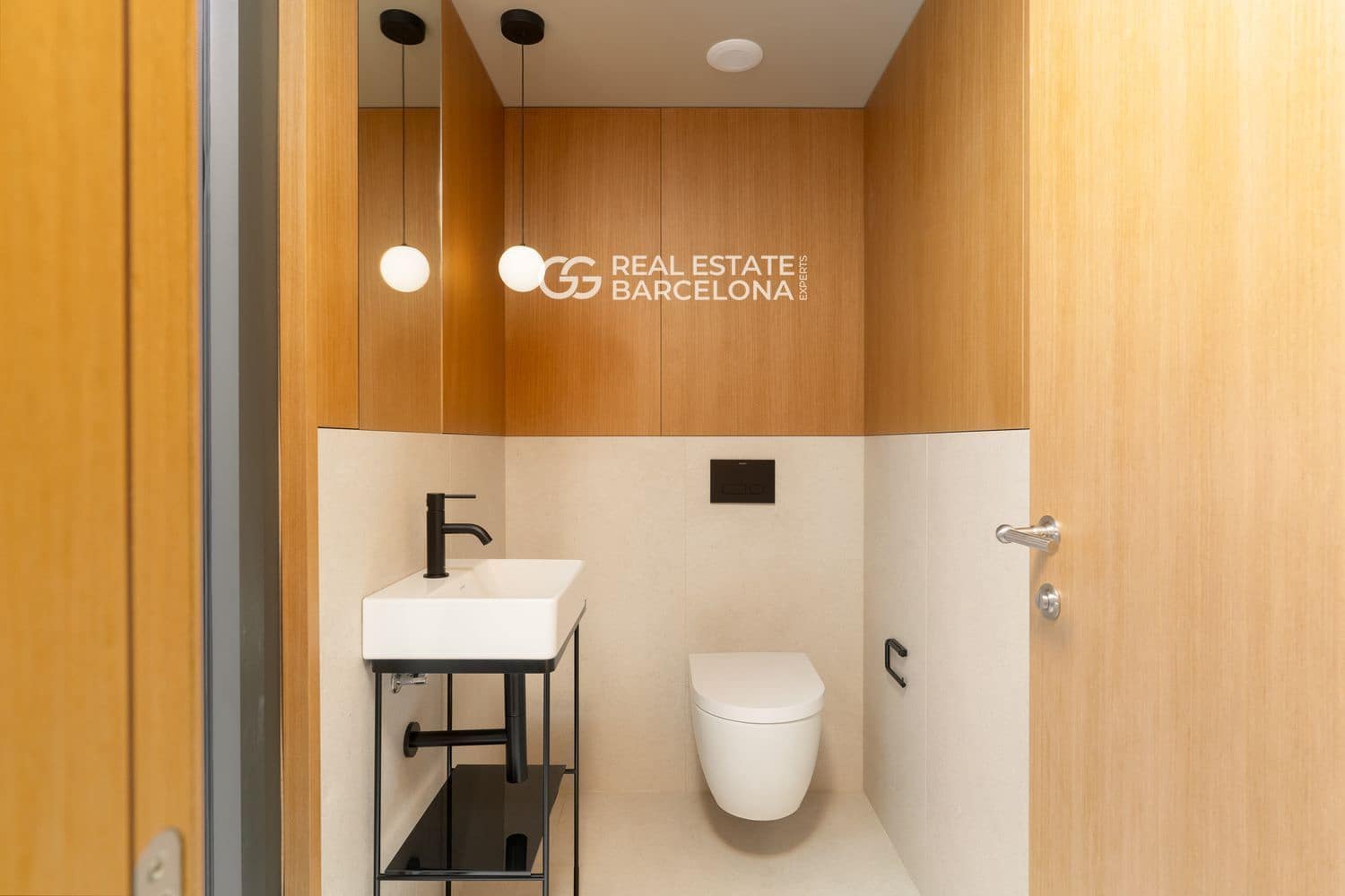 4 bedroom Flat for sale in Barcelona city with pool - € 1,690,000 (Ref: 9482261)