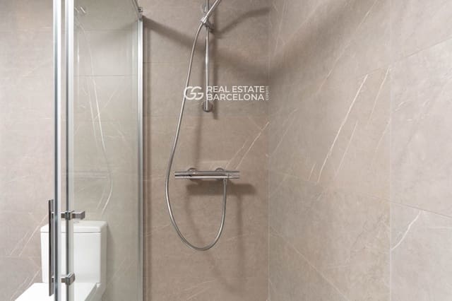 Piso de 3 habitaciones en Sabadell en venta con piscina - 337.000 € (Ref: 9482266)