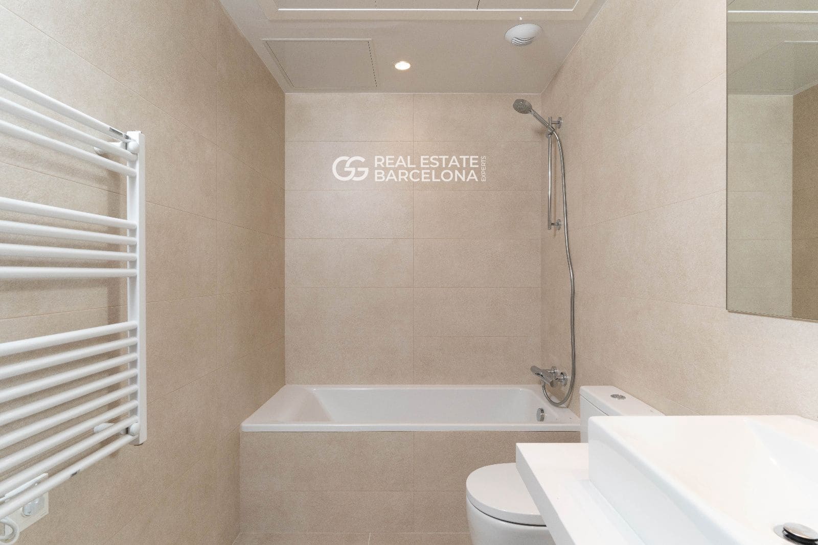 Piso de 3 habitaciones en Sabadell en venta con piscina - 337.000 € (Ref: 9482266)