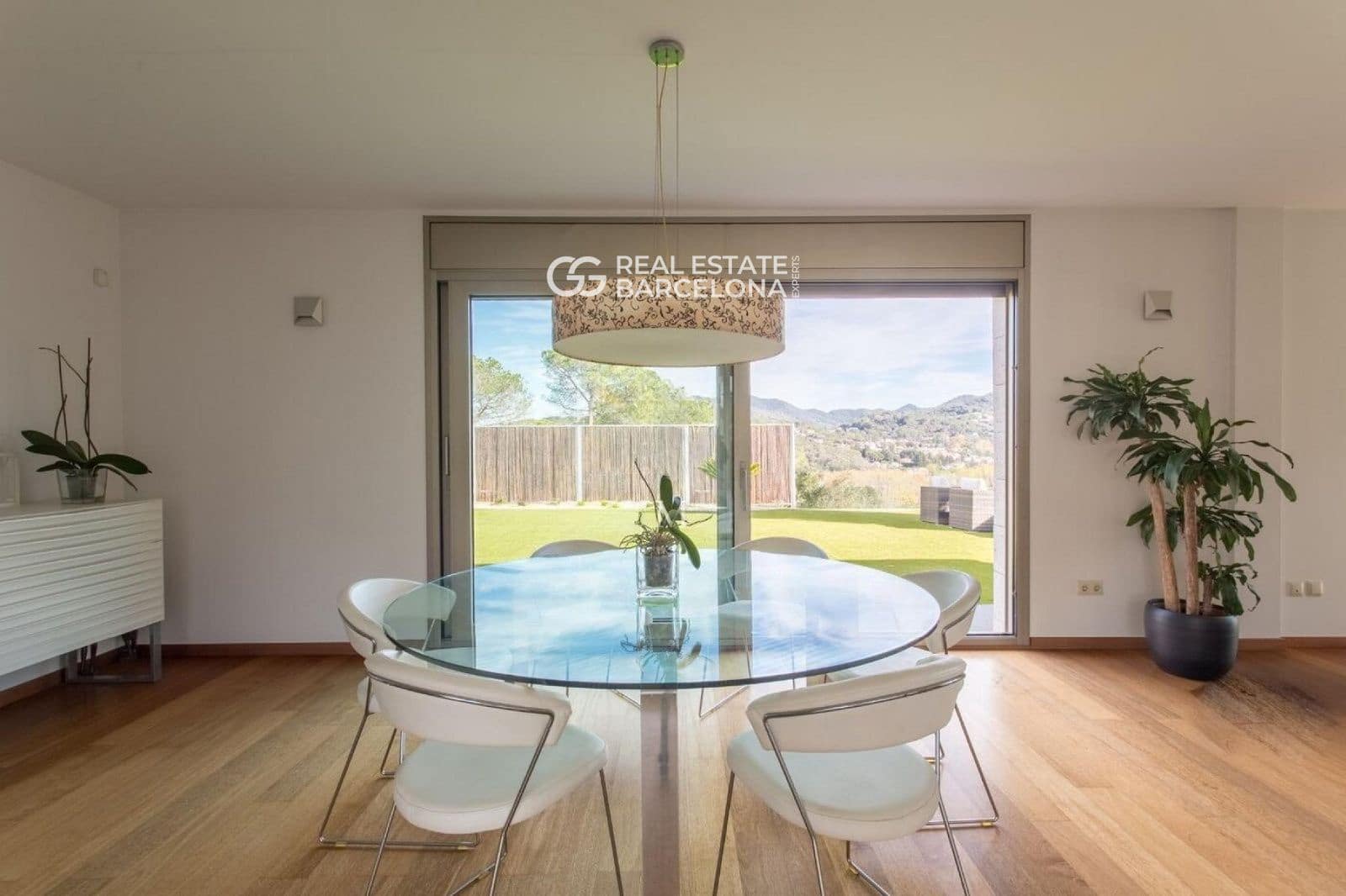 4 bedroom Villa for sale in Vallromanes with pool garage - € 1,260,000 (Ref: 9482315)