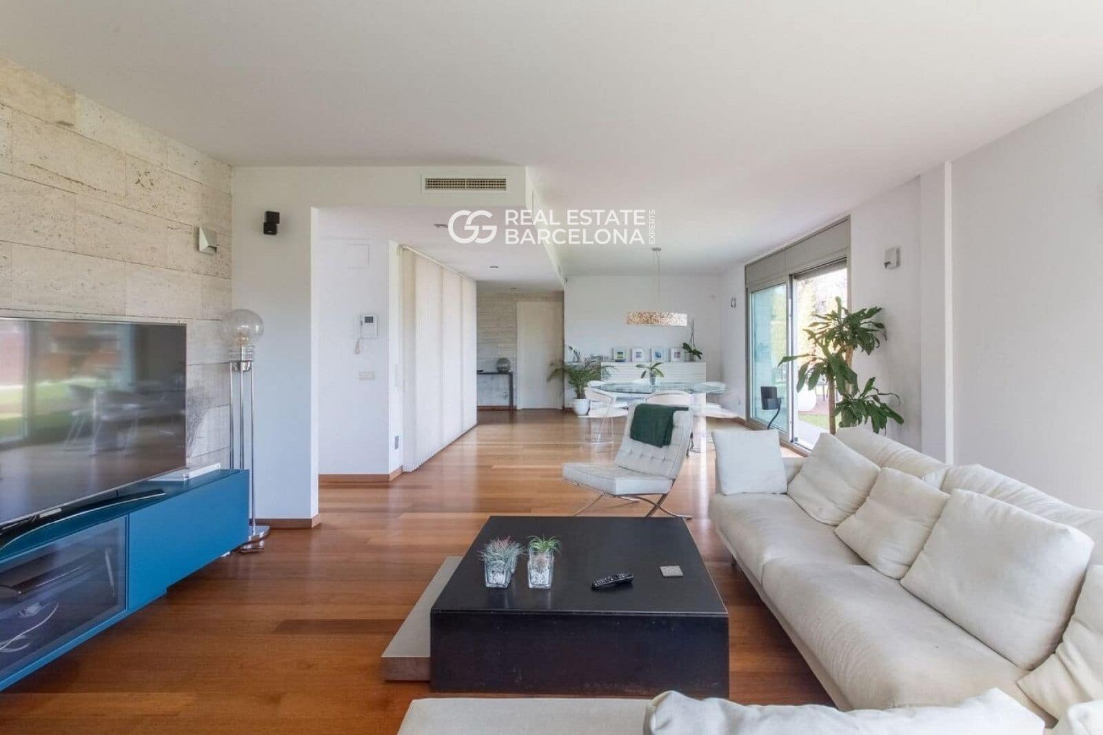 4 bedroom Villa for sale in Vallromanes with pool garage - € 1,260,000 (Ref: 9482315)