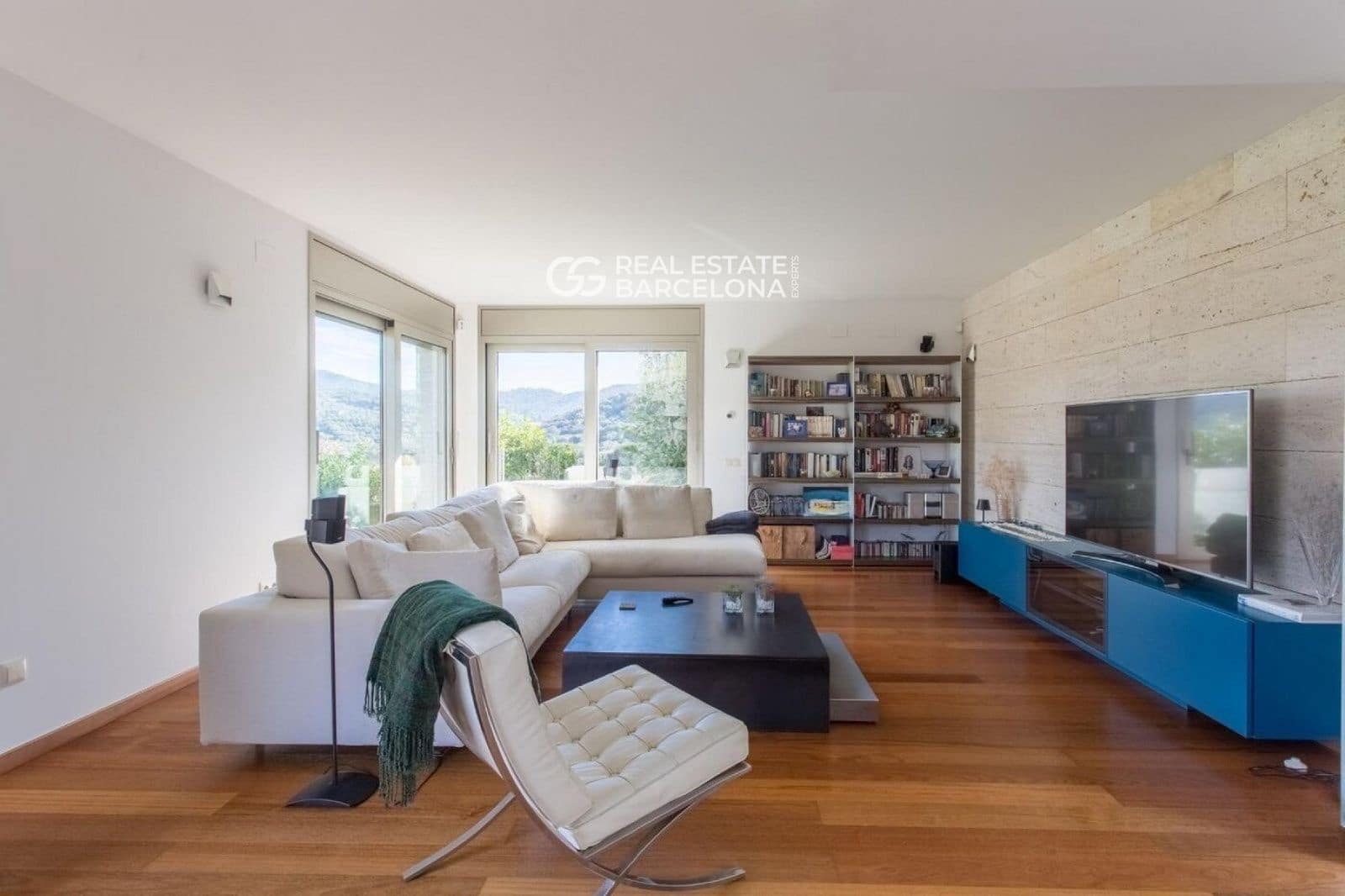 4 bedroom Villa for sale in Vallromanes with pool garage - € 1,260,000 (Ref: 9482315)