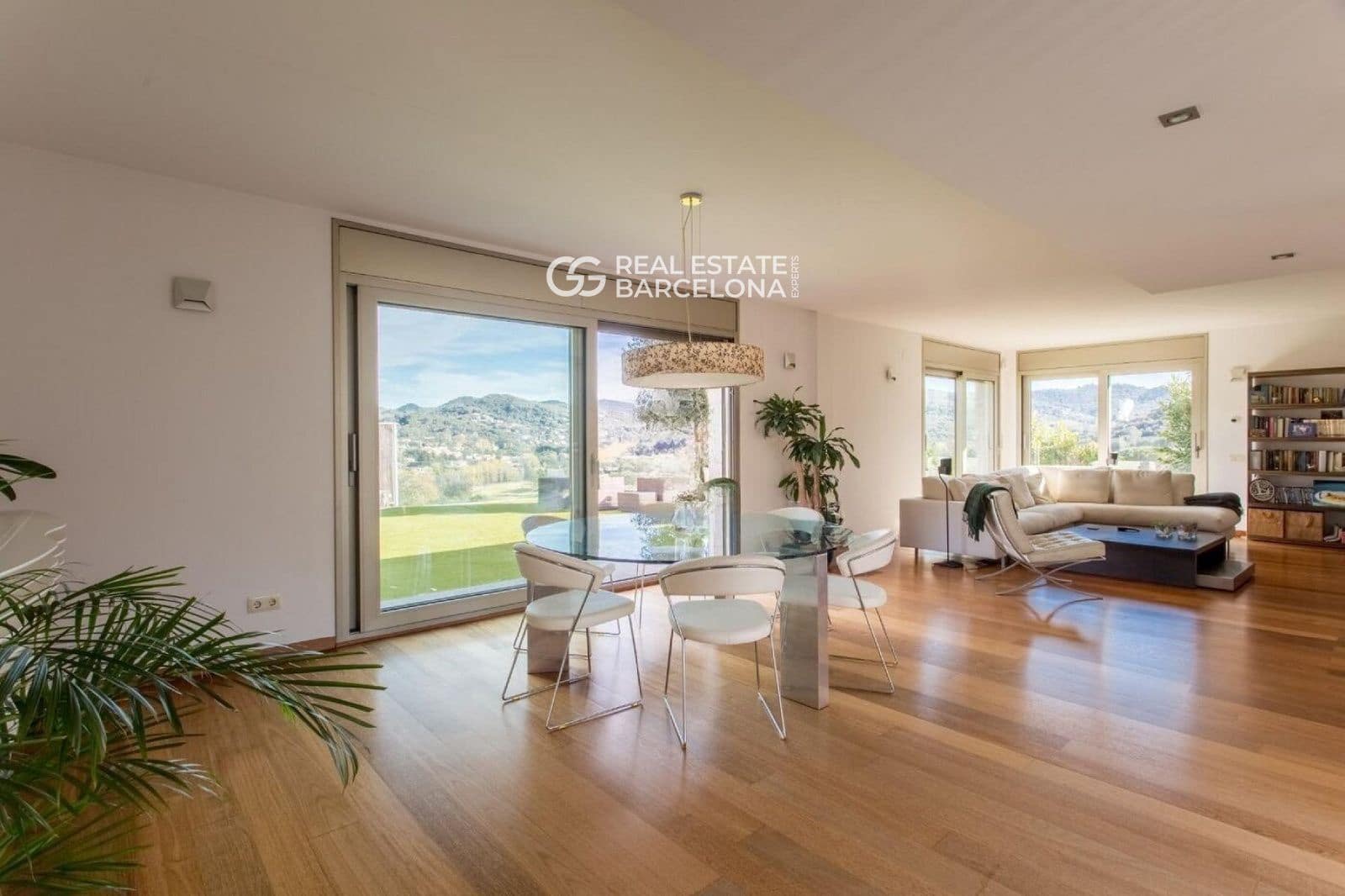 4 bedroom Villa for sale in Vallromanes with pool garage - € 1,260,000 (Ref: 9482315)