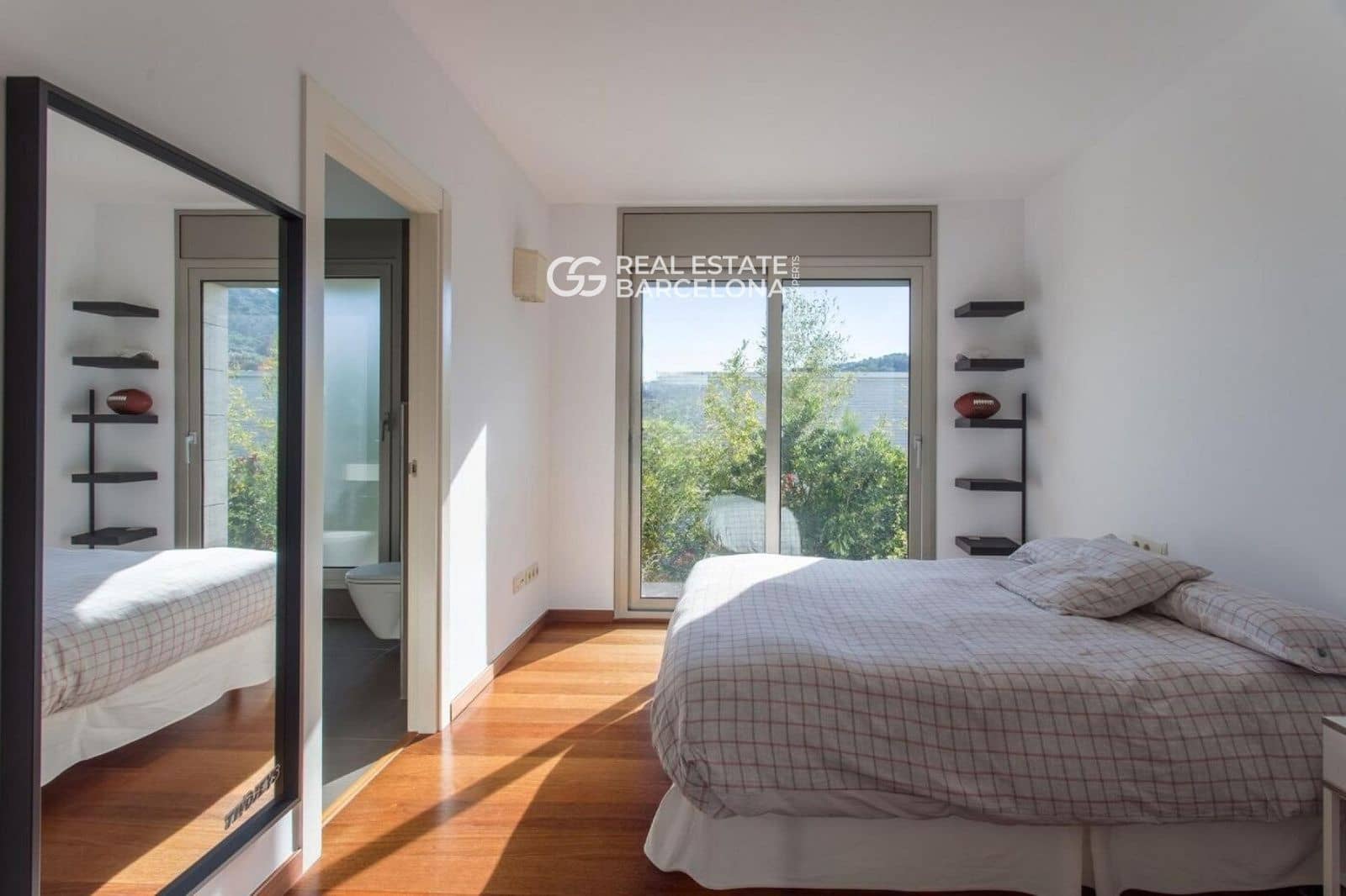 4 bedroom Villa for sale in Vallromanes with pool garage - € 1,260,000 (Ref: 9482315)