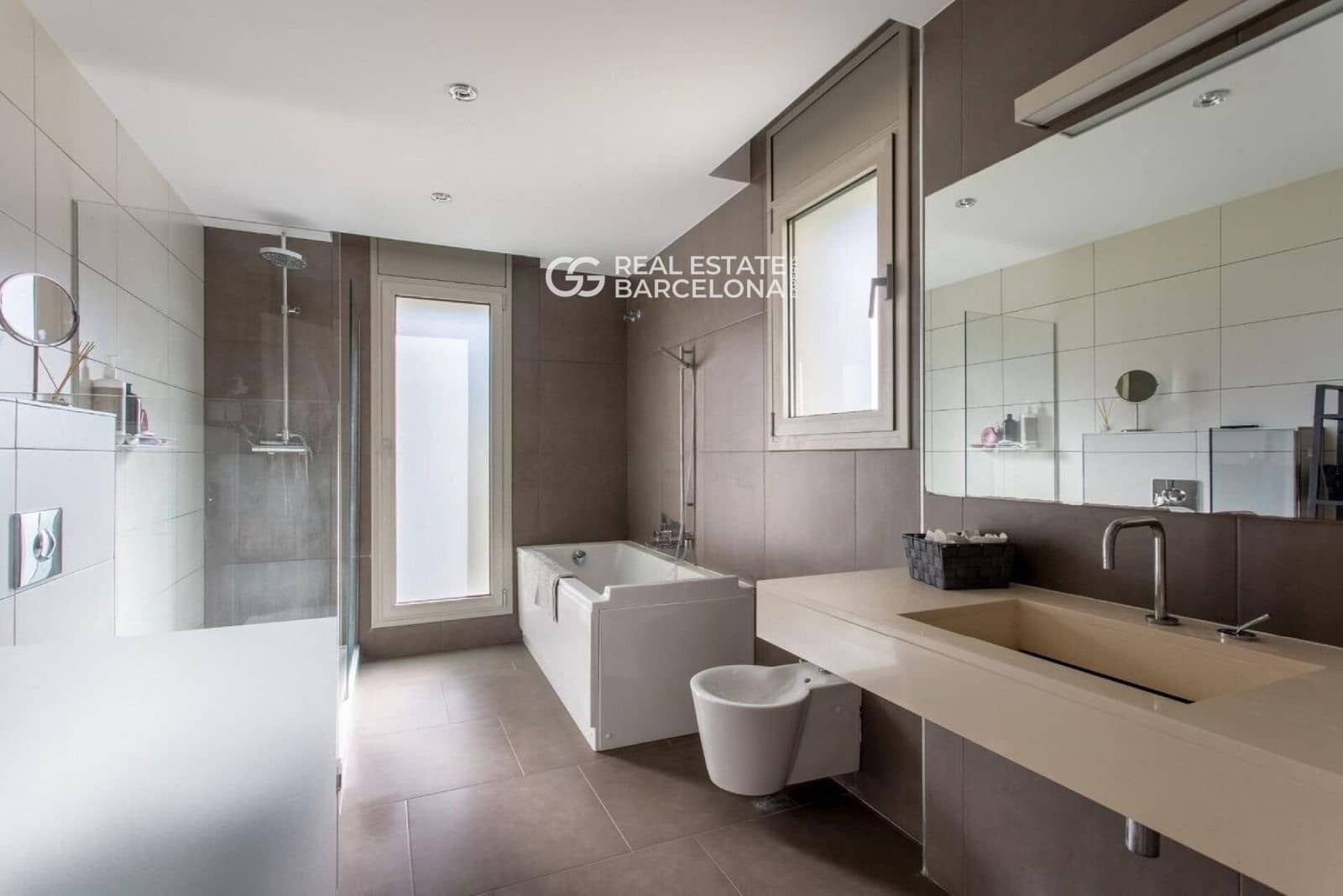 4 bedroom Villa for sale in Vallromanes with pool garage - € 1,260,000 (Ref: 9482315)