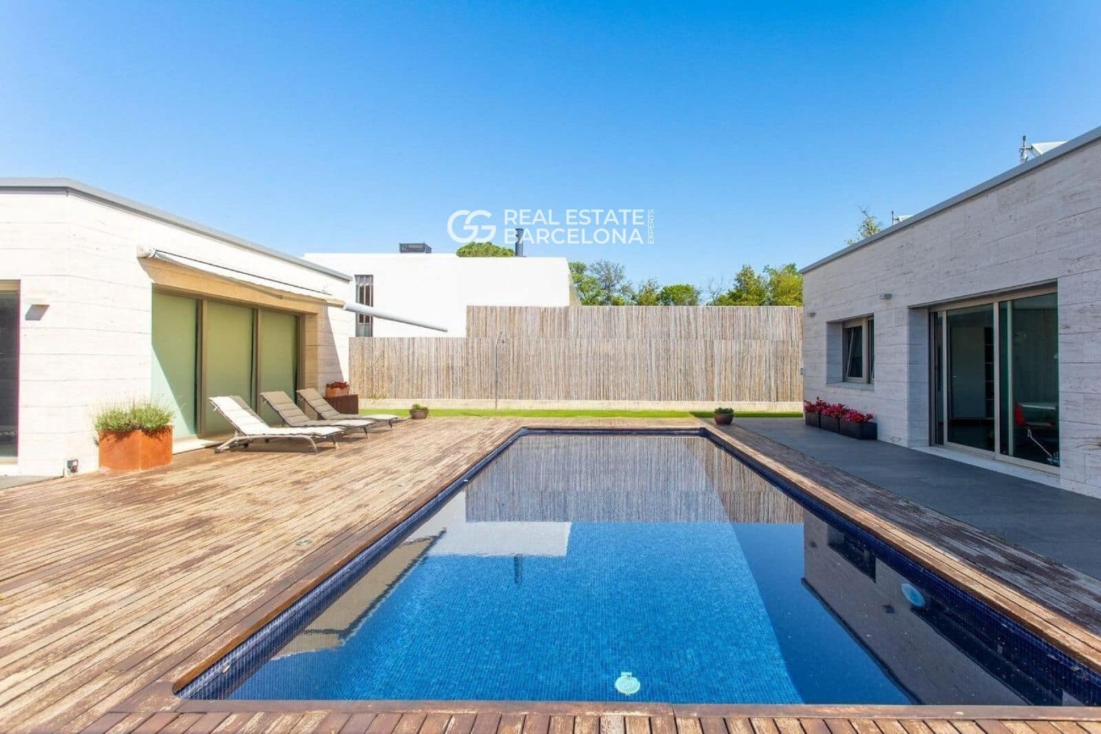 4 bedroom Villa for sale in Vallromanes with pool garage - € 1,260,000 (Ref: 9482315)