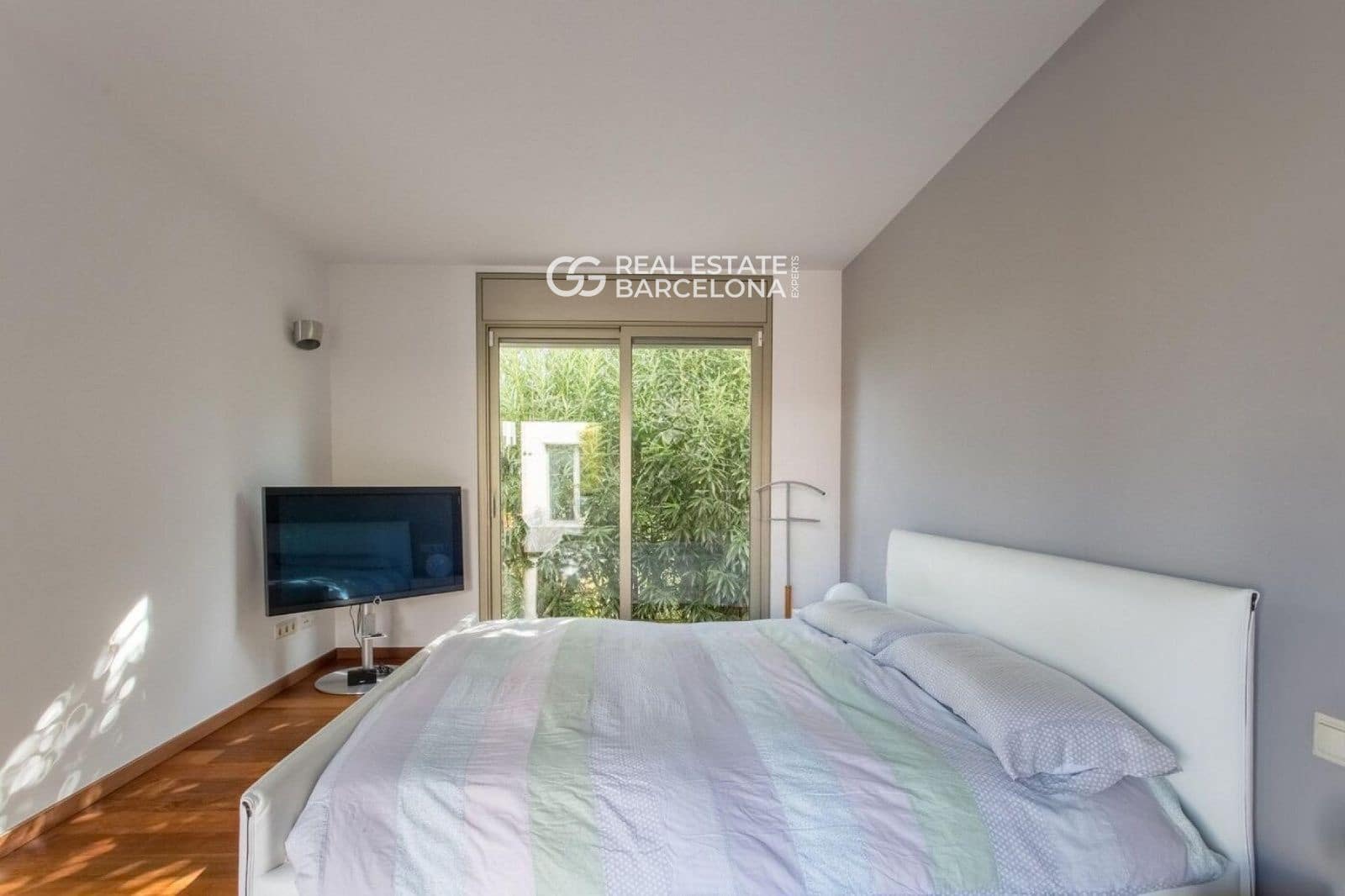 4 bedroom Villa for sale in Vallromanes with pool garage - € 1,260,000 (Ref: 9482315)