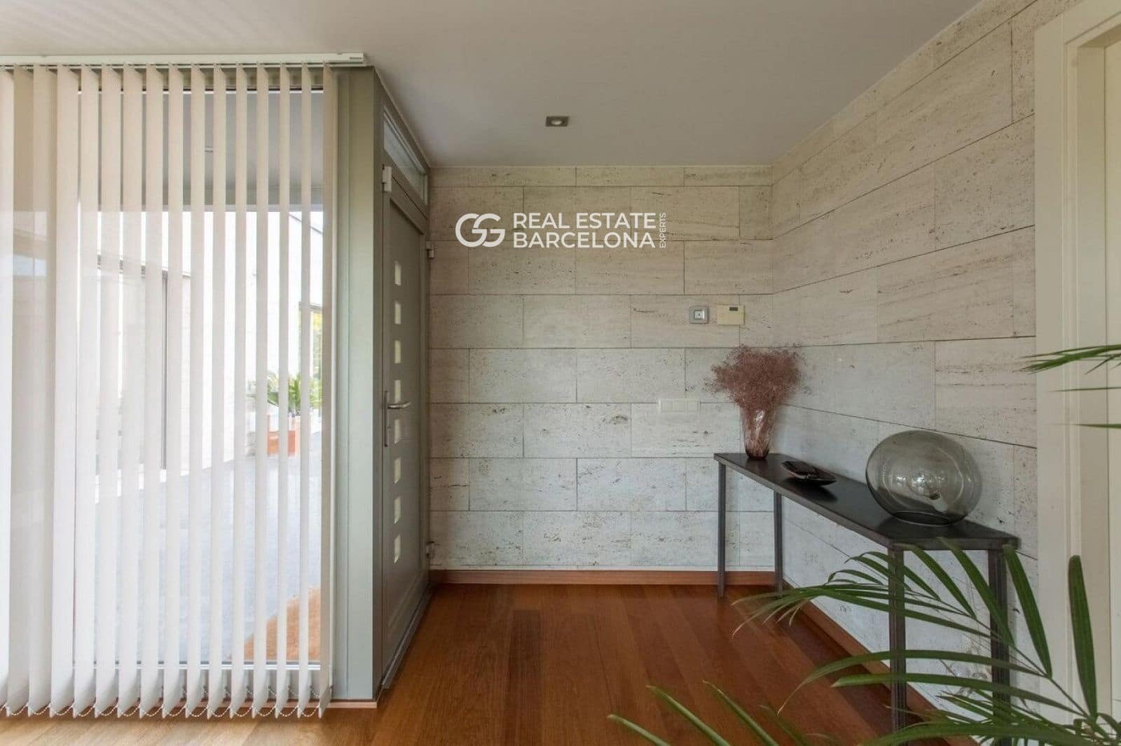 4 bedroom Villa for sale in Vallromanes with pool garage - € 1,260,000 (Ref: 9482315)