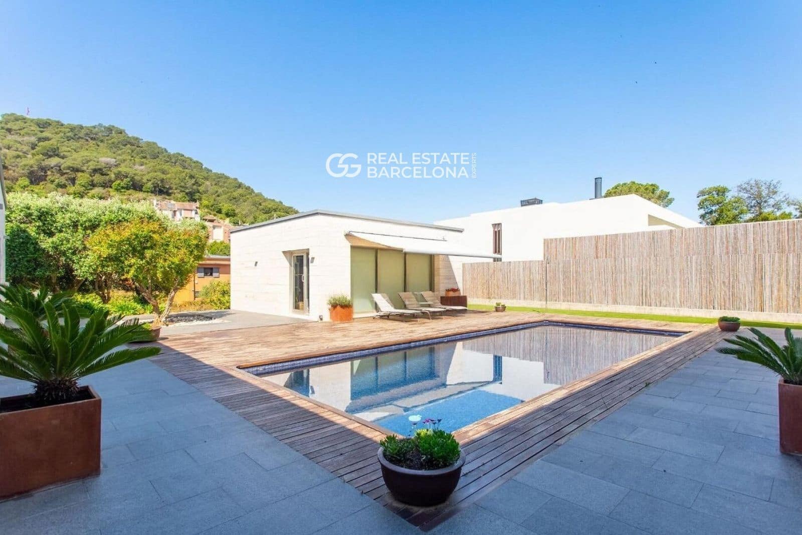 4 bedroom Villa for sale in Vallromanes with pool garage - € 1,260,000 (Ref: 9482315)