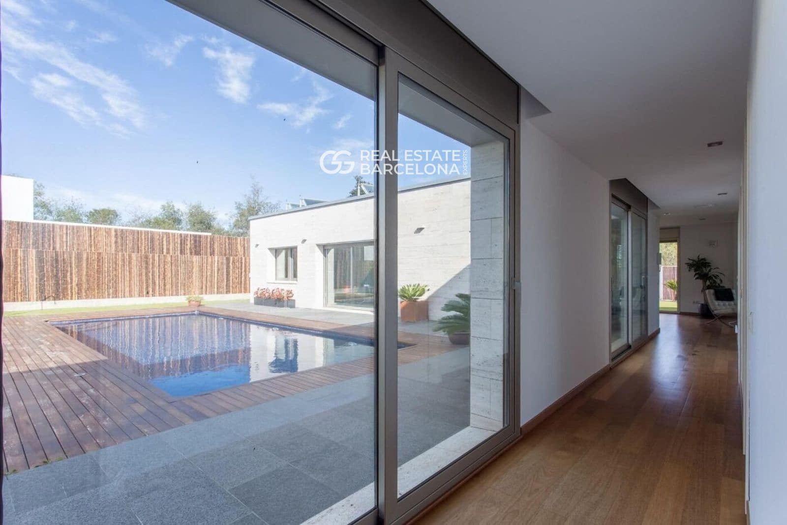 4 bedroom Villa for sale in Vallromanes with pool garage - € 1,260,000 (Ref: 9482315)