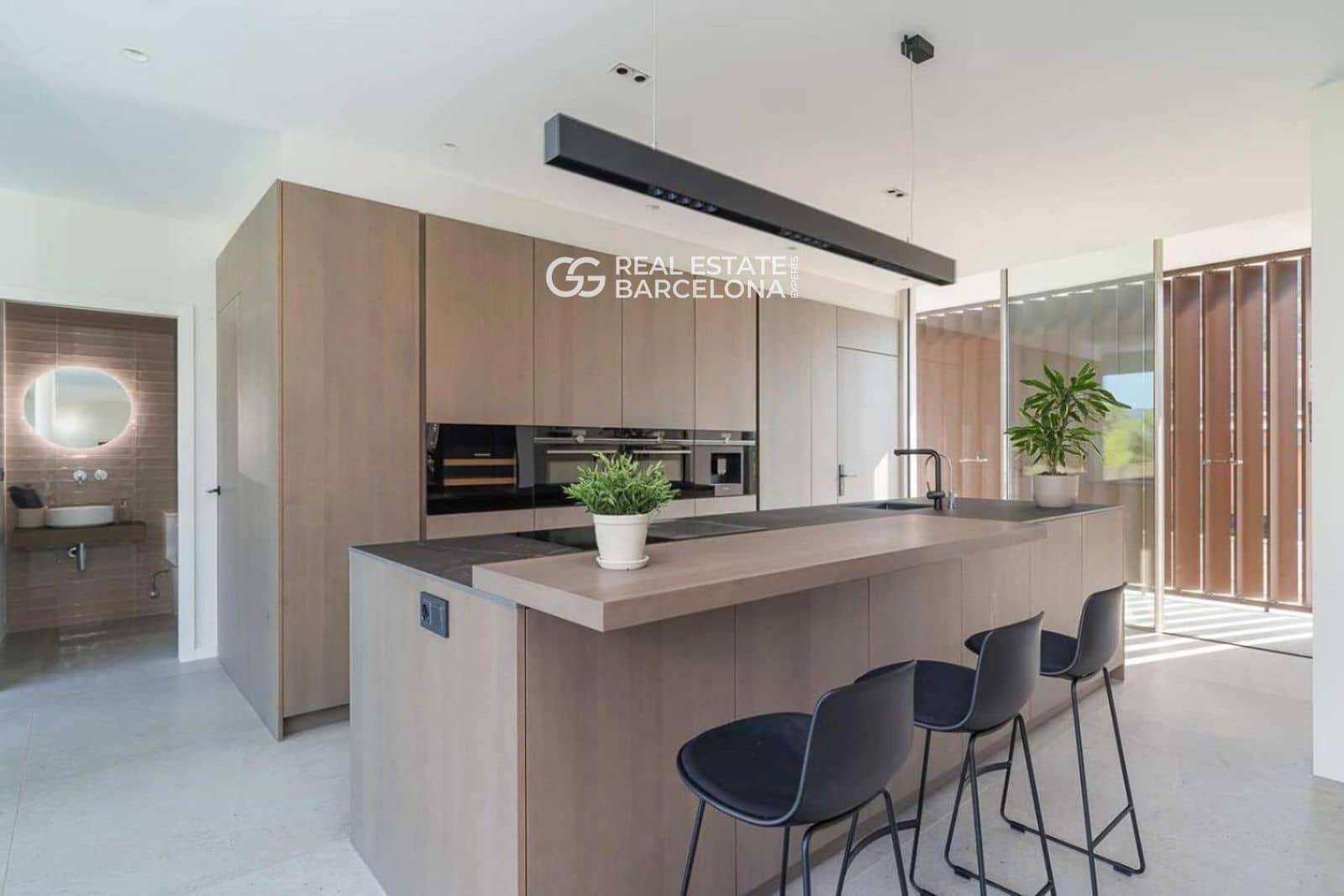 4 bedroom Villa for sale in Vallromanes with pool garage - € 1,350,000 (Ref: 9482316)