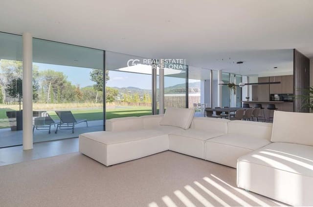 4 soverom Villa til salgs i Vallromanes med svømmebasseng garasje - € 1 350 000 (Ref: 9482316)