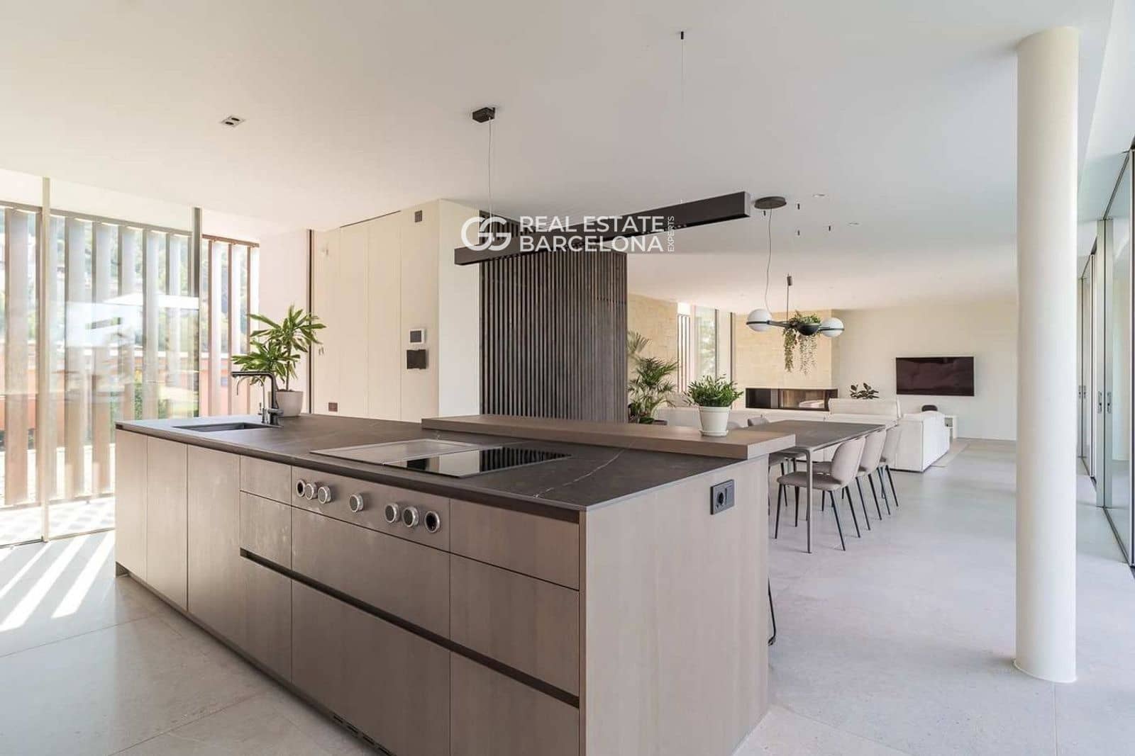 4 bedroom Villa for sale in Vallromanes with pool garage - € 1,350,000 (Ref: 9482316)