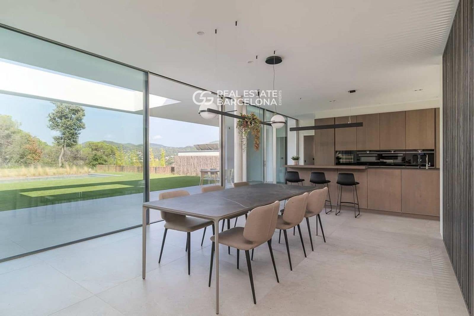 4 bedroom Villa for sale in Vallromanes with pool garage - € 1,350,000 (Ref: 9482316)