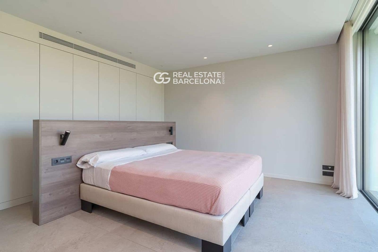 4 bedroom Villa for sale in Vallromanes with pool garage - € 1,350,000 (Ref: 9482316)