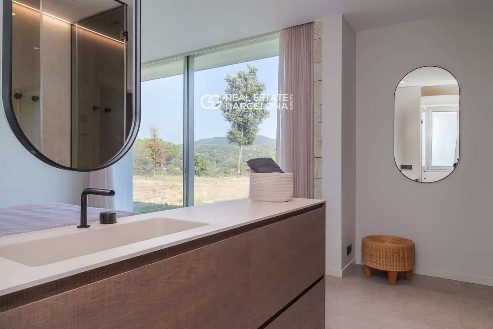 4 bedroom Villa for sale in Vallromanes with pool garage - € 1,350,000 (Ref: 9482316)