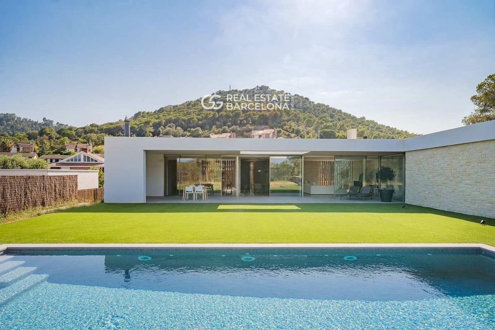 4 bedroom Villa for sale in Vallromanes with pool garage - € 1,350,000 (Ref: 9482316)