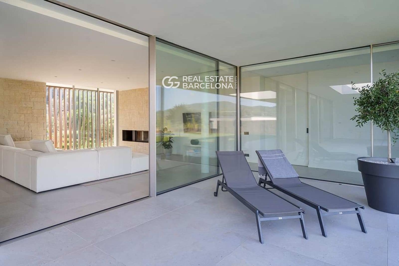 4 bedroom Villa for sale in Vallromanes with pool garage - € 1,350,000 (Ref: 9482316)