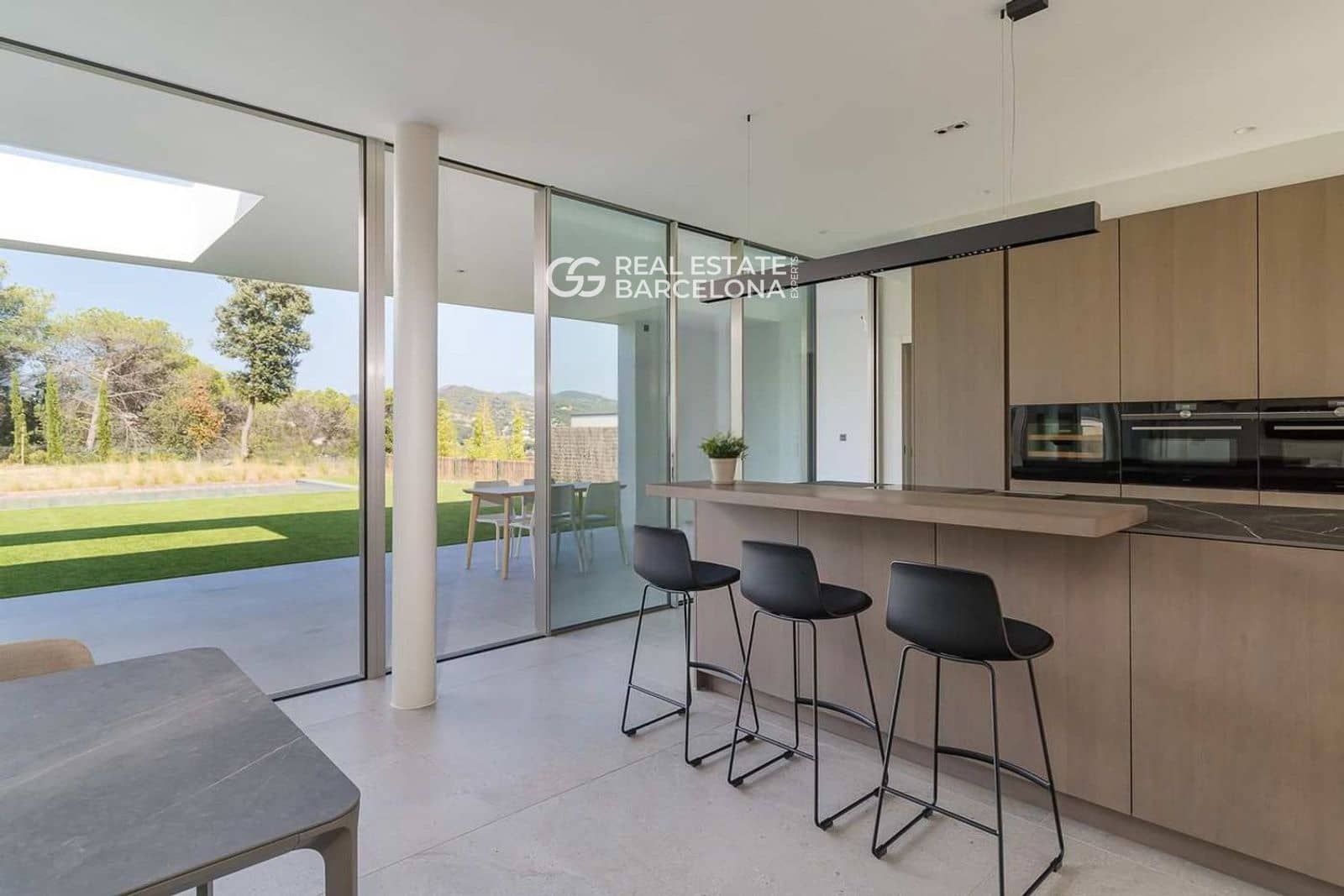 4 bedroom Villa for sale in Vallromanes with pool garage - € 1,350,000 (Ref: 9482316)