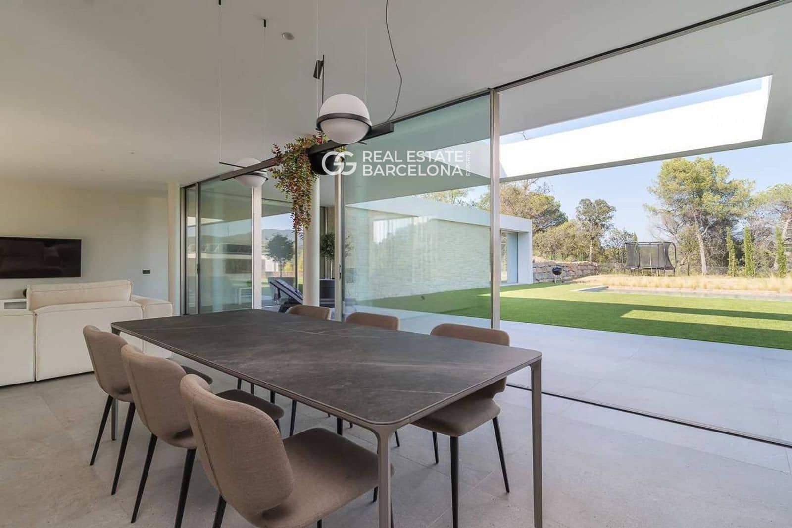 4 bedroom Villa for sale in Vallromanes with pool garage - € 1,350,000 (Ref: 9482316)