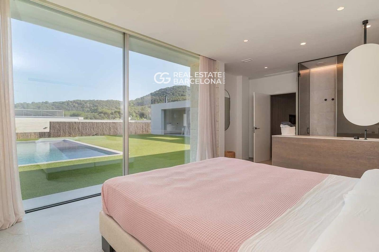 4 bedroom Villa for sale in Vallromanes with pool garage - € 1,350,000 (Ref: 9482316)