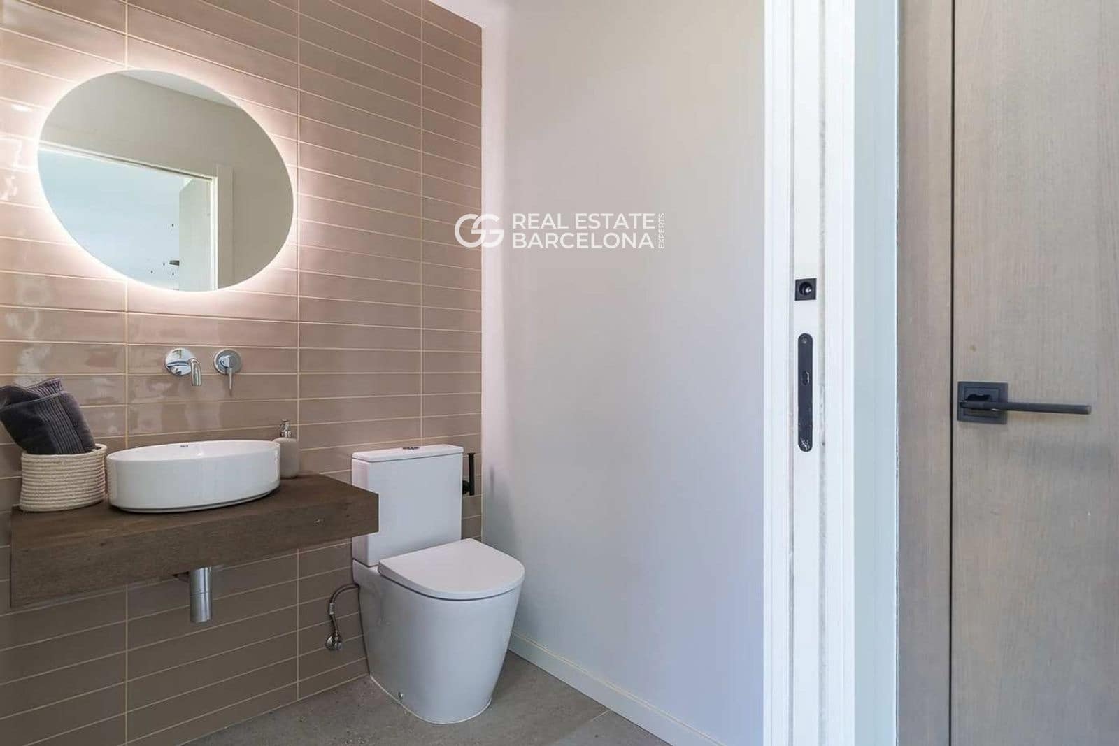 4 bedroom Villa for sale in Vallromanes with pool garage - € 1,350,000 (Ref: 9482316)