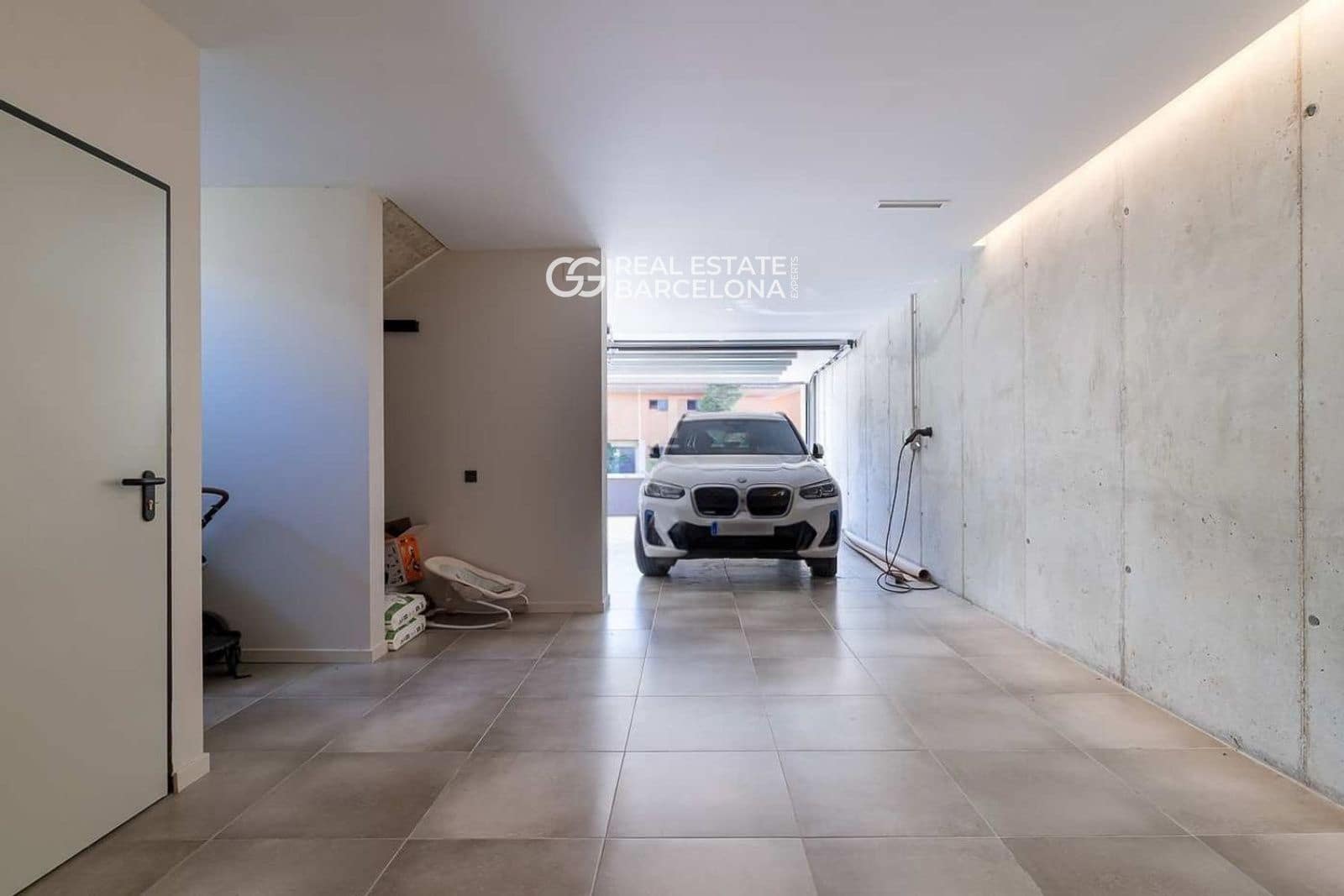 4 bedroom Villa for sale in Vallromanes with pool garage - € 1,350,000 (Ref: 9482316)