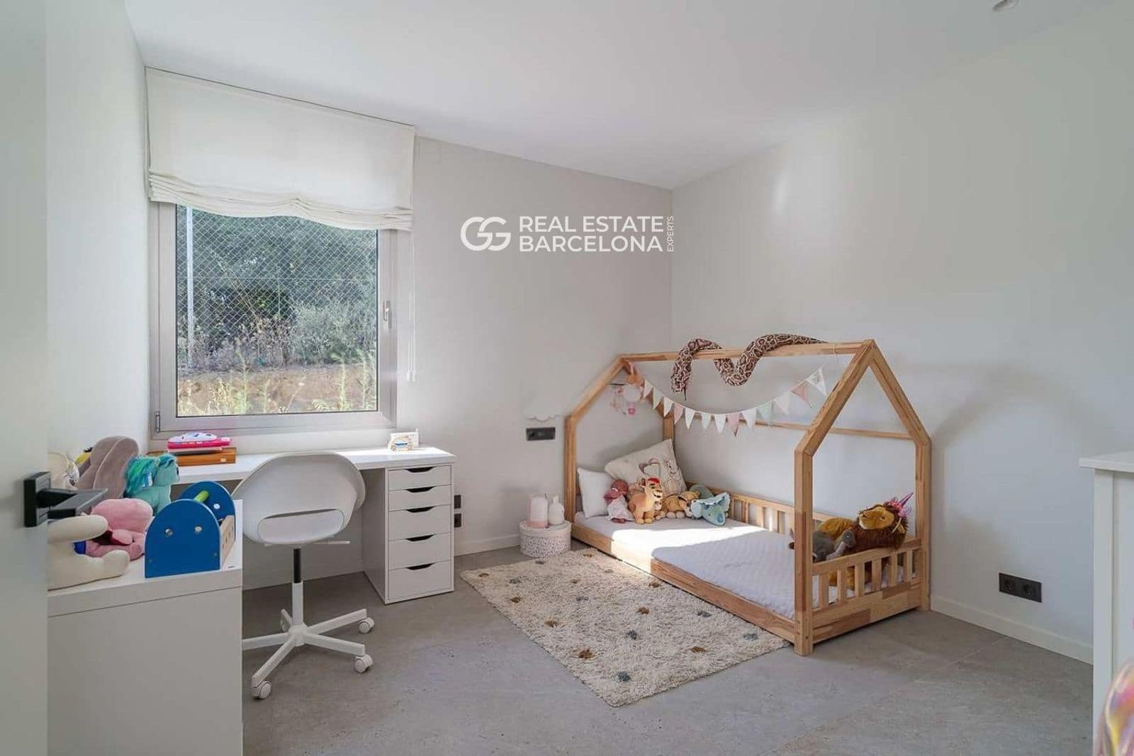 4 bedroom Villa for sale in Vallromanes with pool garage - € 1,350,000 (Ref: 9482316)