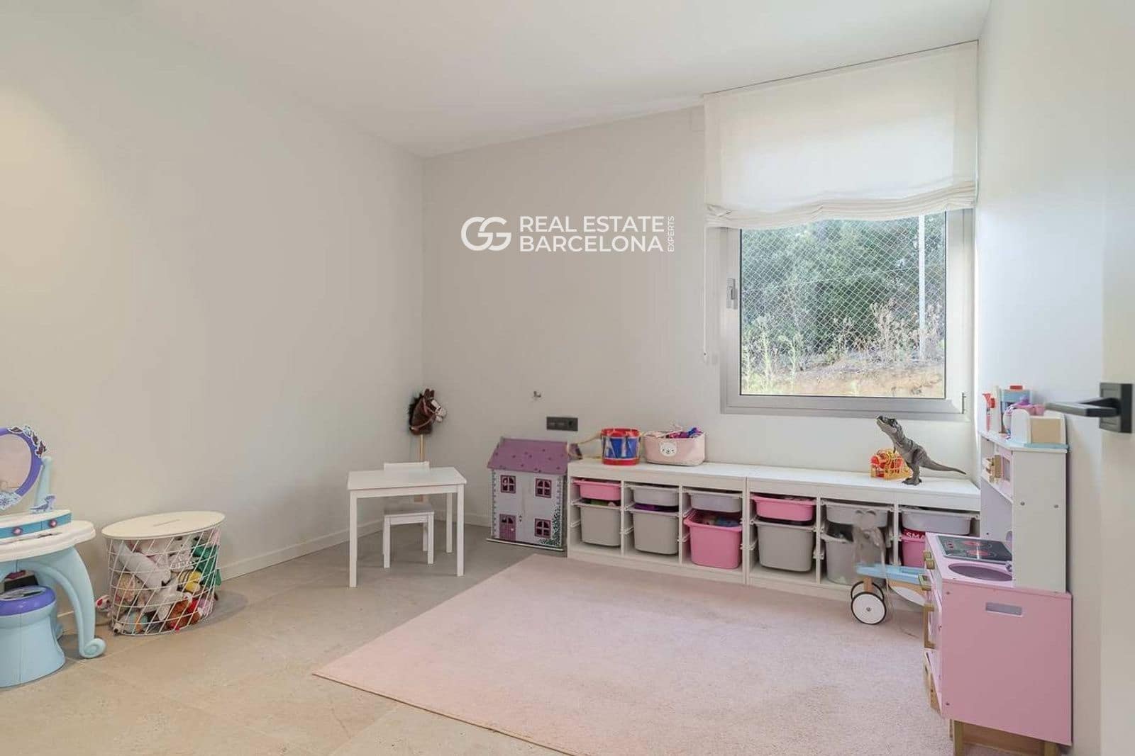 4 bedroom Villa for sale in Vallromanes with pool garage - € 1,350,000 (Ref: 9482316)