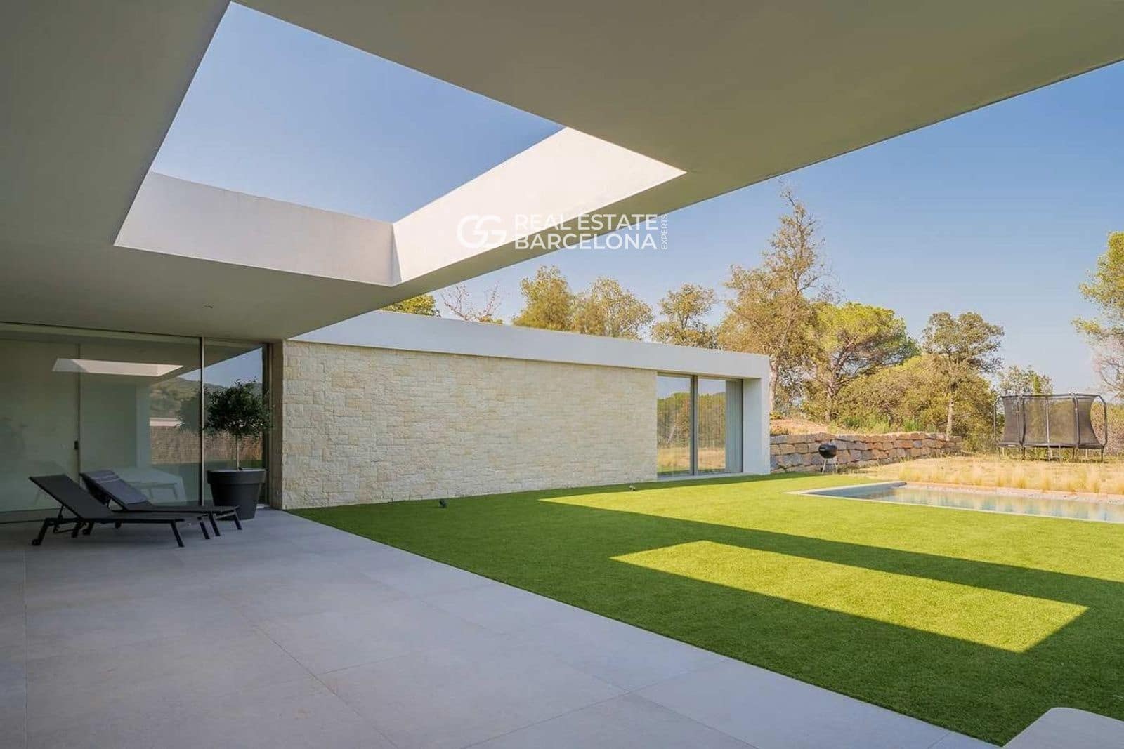 4 bedroom Villa for sale in Vallromanes with pool garage - € 1,350,000 (Ref: 9482316)