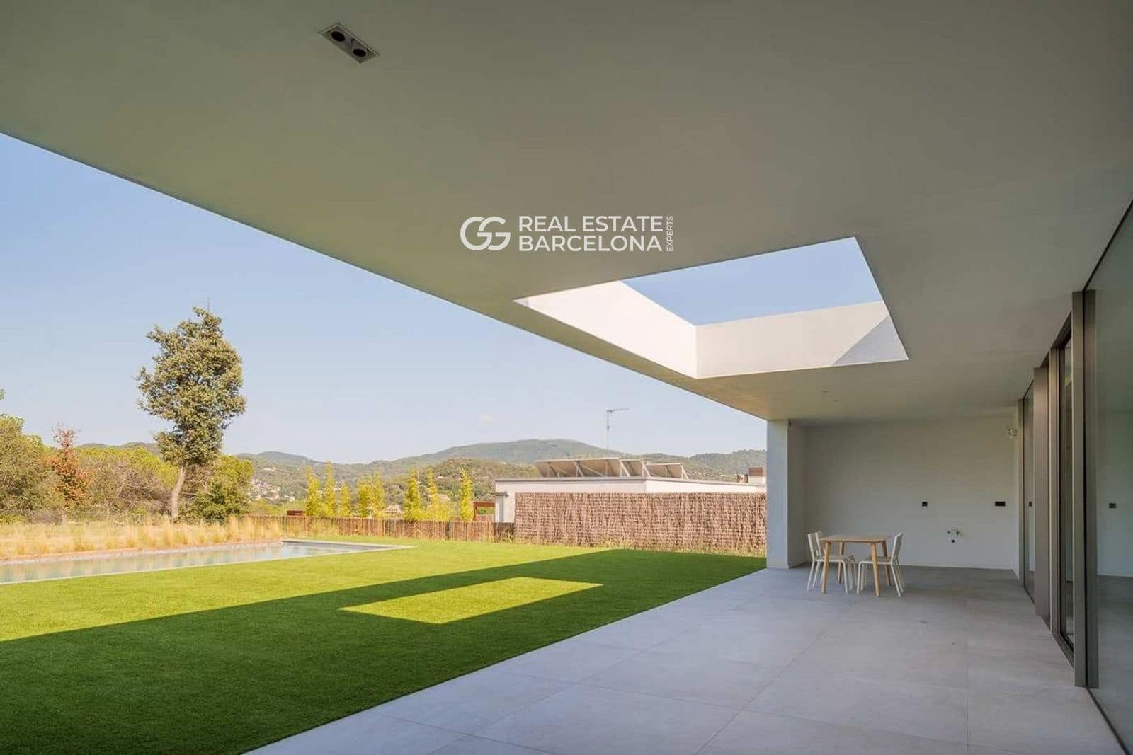 4 bedroom Villa for sale in Vallromanes with pool garage - € 1,350,000 (Ref: 9482316)