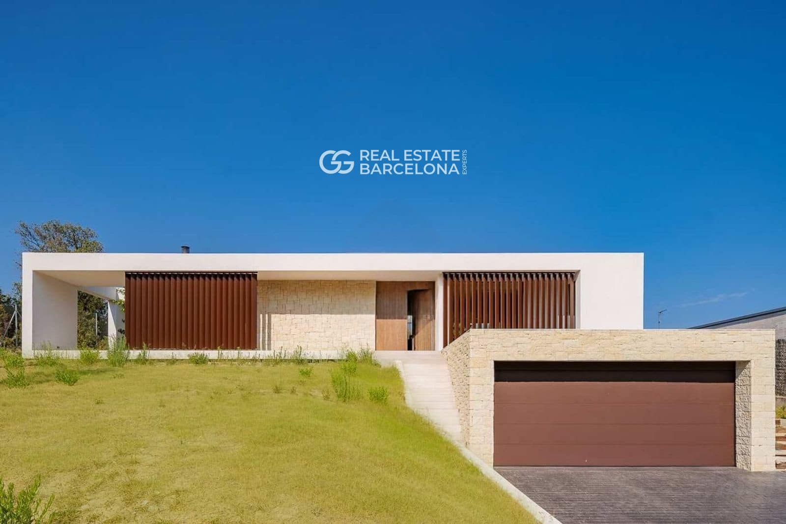 4 bedroom Villa for sale in Vallromanes with pool garage - € 1,350,000 (Ref: 9482316)