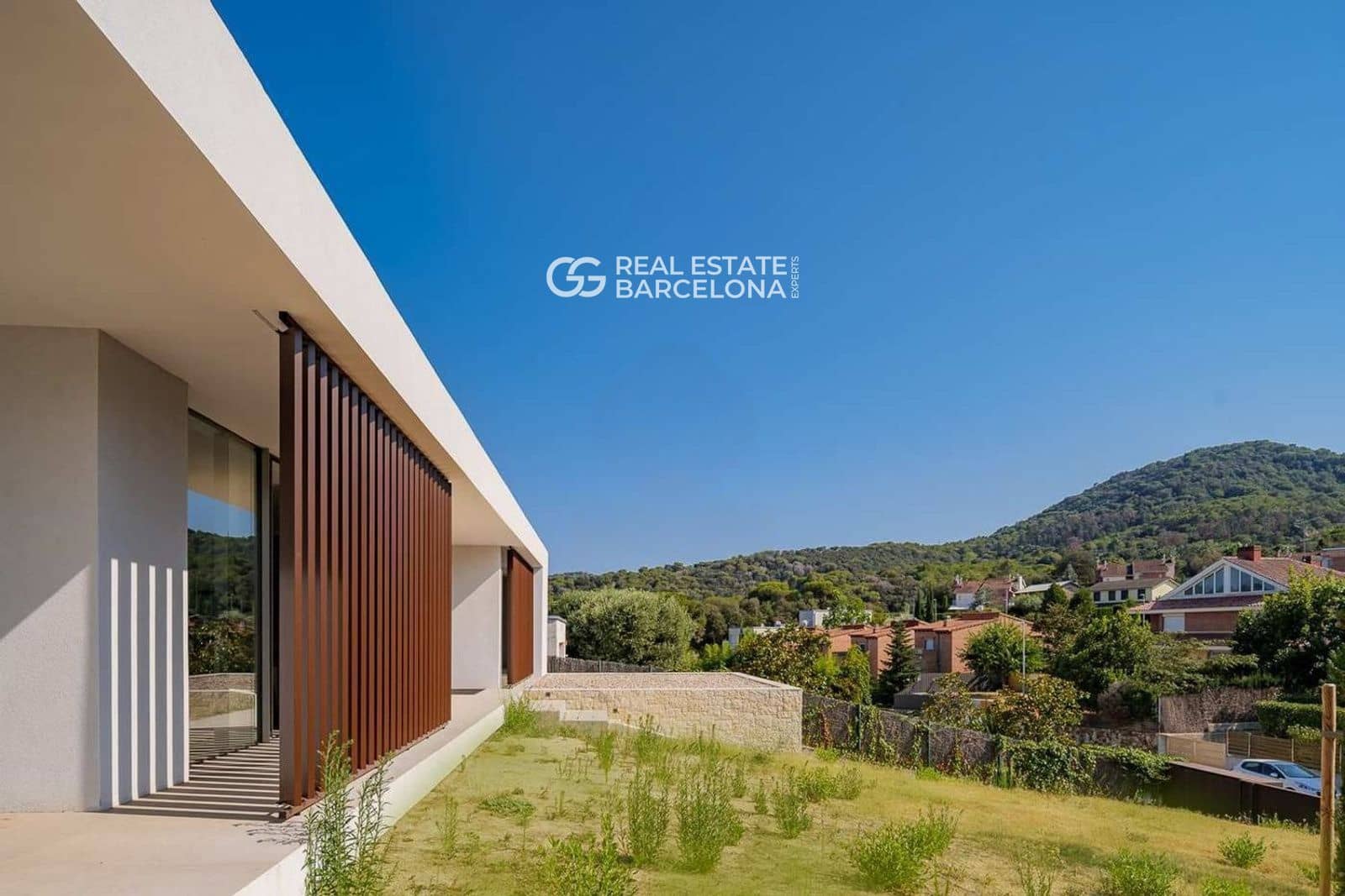 4 bedroom Villa for sale in Vallromanes with pool garage - € 1,350,000 (Ref: 9482316)