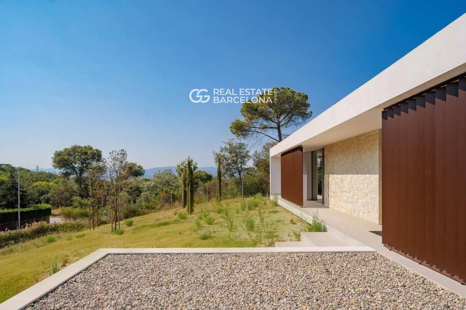 4 bedroom Villa for sale in Vallromanes with pool garage - € 1,350,000 (Ref: 9482316)