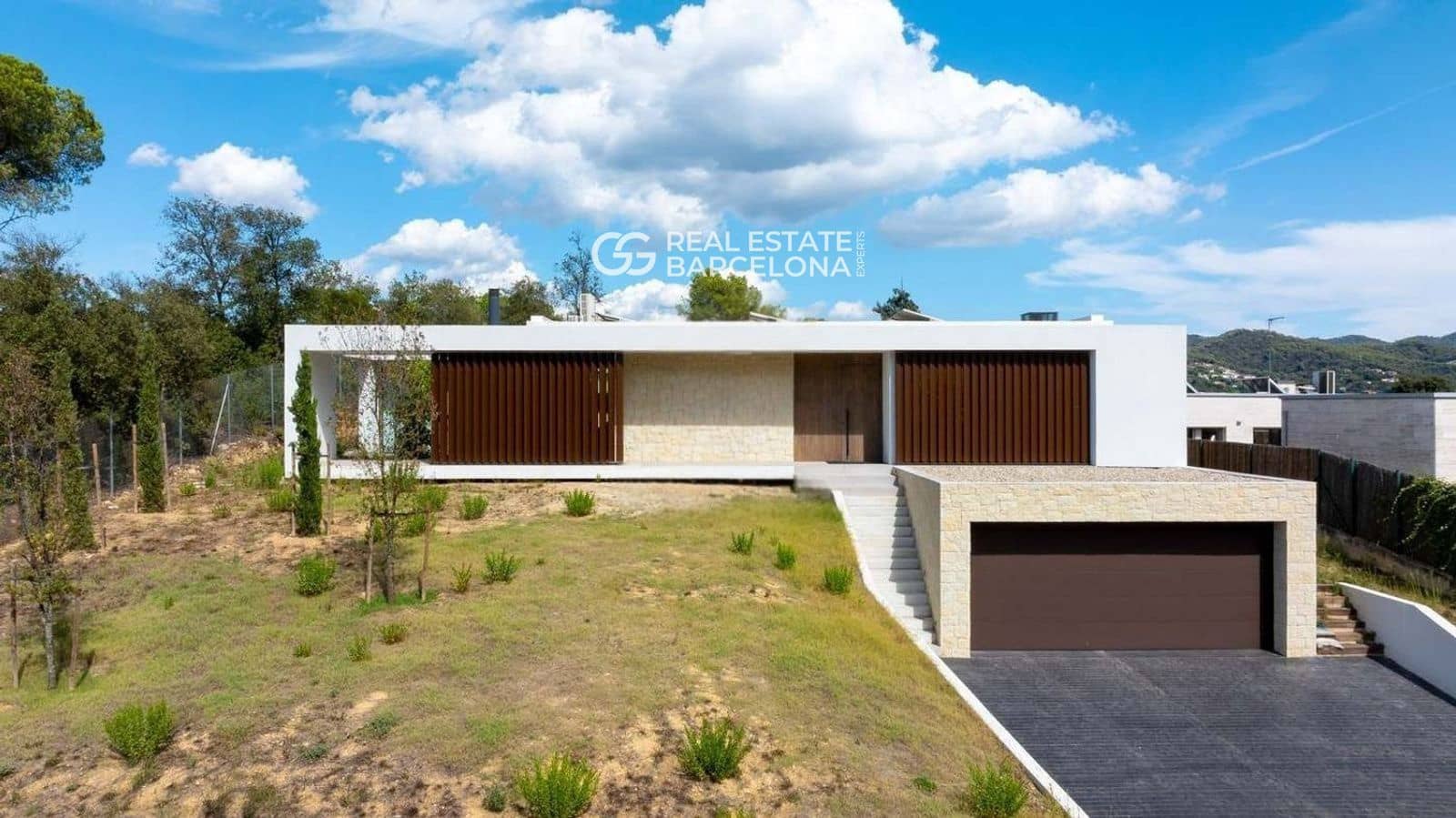 4 bedroom Villa for sale in Vallromanes with pool garage - € 1,350,000 (Ref: 9482316)