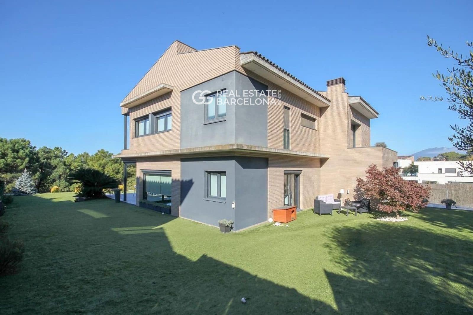 4 soveværelse Villa til salg i La Roca del Valles med swimmingpool garage - € 1.200.000 (Ref: 9482317)