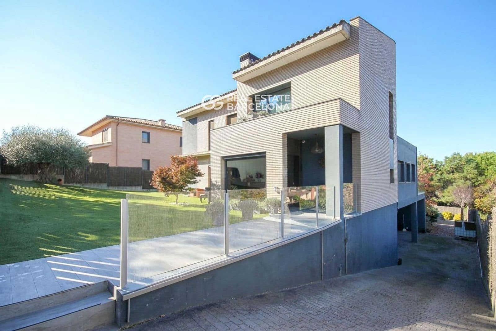 4 soveværelse Villa til salg i La Roca del Valles med swimmingpool garage - € 1.200.000 (Ref: 9482317)