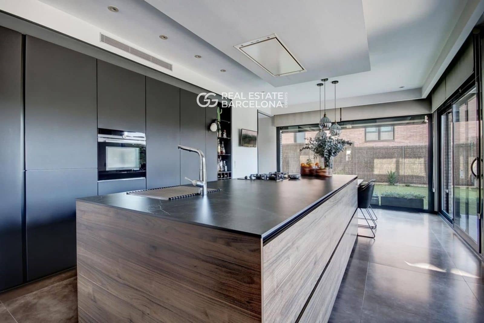 4 soveværelse Villa til salg i La Roca del Valles med swimmingpool garage - € 1.200.000 (Ref: 9482317)