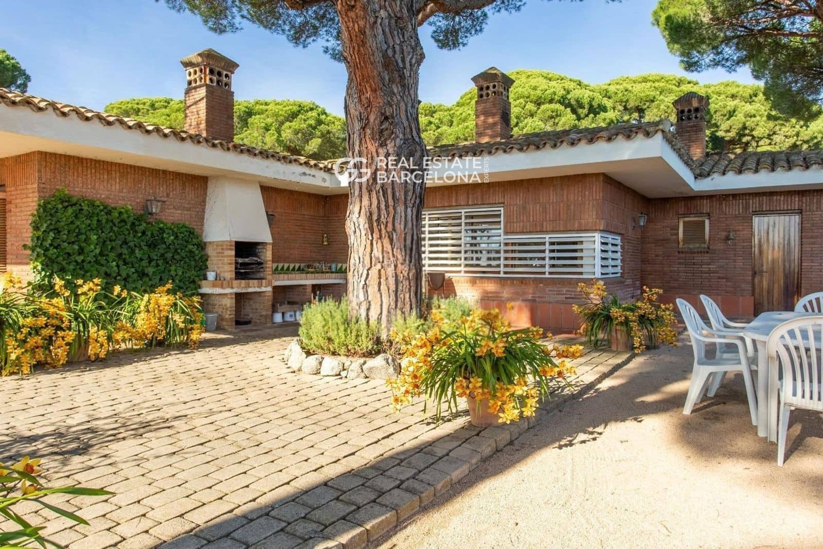 5 bedroom Villa for sale in Sant Andreu de Llavaneres with pool garage - € 1,450,000 (Ref: 9482319)