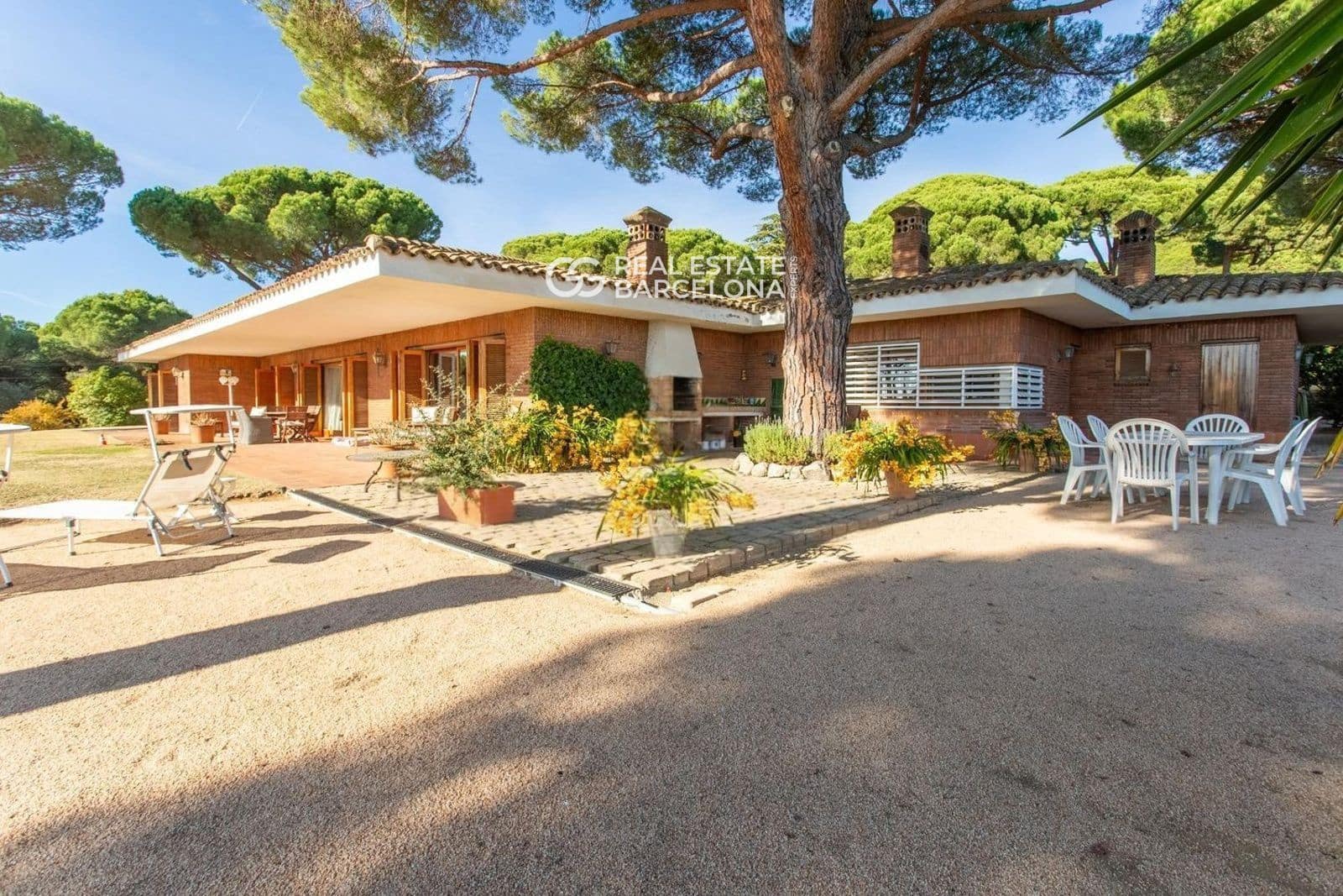 5 bedroom Villa for sale in Sant Andreu de Llavaneres with pool garage - € 1,450,000 (Ref: 9482319)