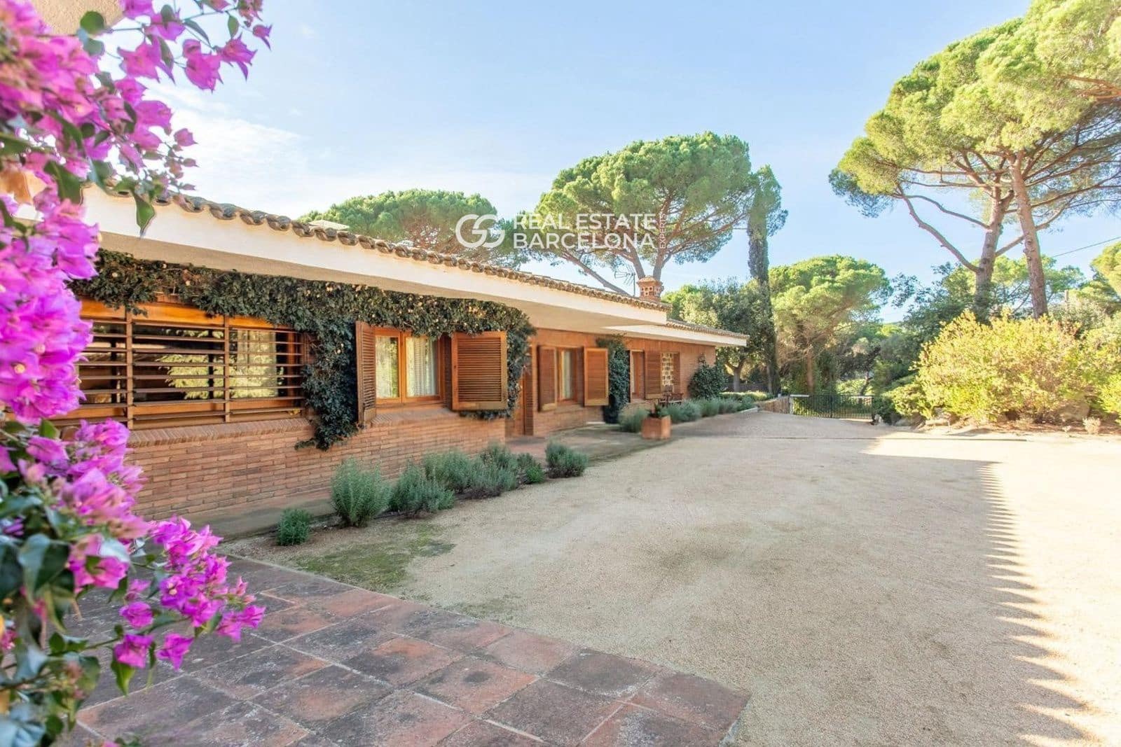 5 bedroom Villa for sale in Sant Andreu de Llavaneres with pool garage - € 1,450,000 (Ref: 9482319)