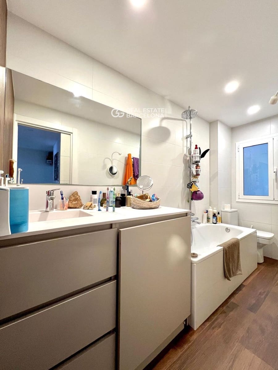 3 bedroom Flat for sale in Barcelona city - € 675,000 (Ref: 9482321)